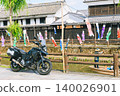 A storehouse, carp streamers, and a motorcycle in Tochigi City. 140026901