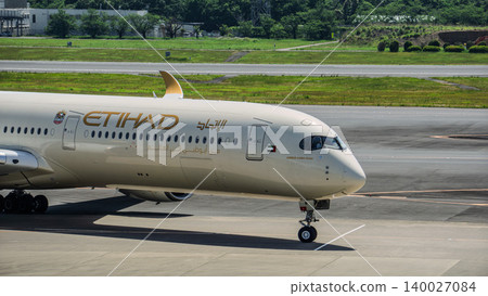 成田機場,阿提哈德航空的飛機,機頭向上 成田機場,阿提哈德航空的飛機,機頭向上 140027084