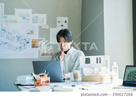 The daily life of a male designer 140027268