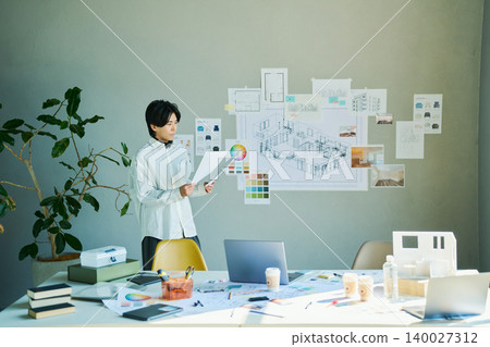 The daily life of a male designer 140027312