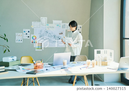 The daily life of a male designer 140027315