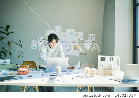 The daily life of a male designer The daily life of a male designer 140027337