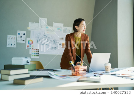The daily life of a career woman 140027533