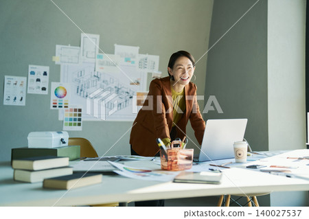 The daily life of a career woman 140027537