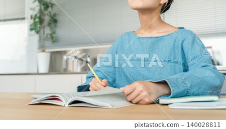 A middle school and high school girl's hands while studying at home (homework, exam preparation, studying in the living room, education) 140028811