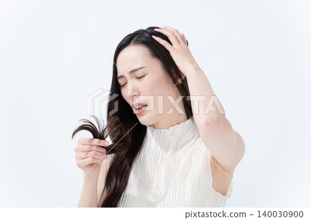 Women who are troubled by damaged hair Women who are troubled by damaged hair 140030900