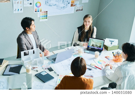 Creative team meeting 140031080