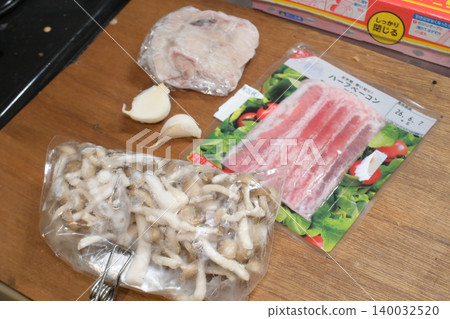 Frozen ingredients Frozen ingredients 140032520