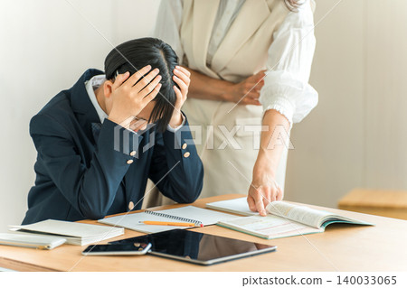 Middle school and high school girls struggling with the stress of studying and entrance exams (shock, depression, panic) Middle school and high school girls struggling with the stress of studying and entrance exams (shock, depression, panic) 140033065