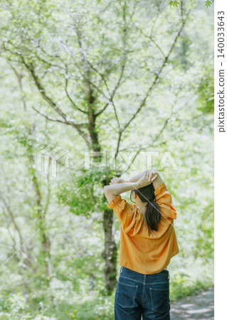 A woman who has a forest bath A woman who has a forest bath 140033643