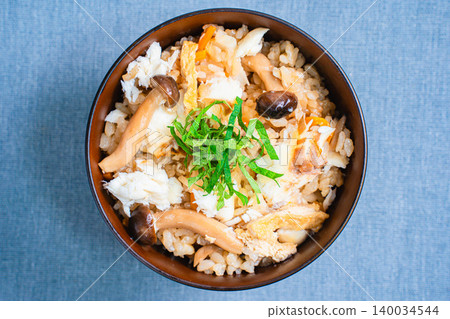 Photo of Japanese-style mixed rice with sea bream, mushrooms, and perilla leaves. Photo of Japanese-style mixed rice with sea bream, mushrooms, and perilla leaves. 140034544