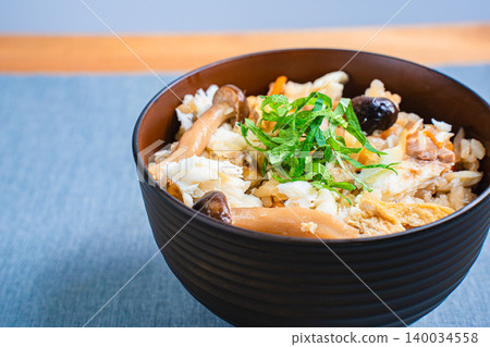 Photo of Japanese-style mixed rice with sea bream, mushrooms, and perilla leaves. 140034558