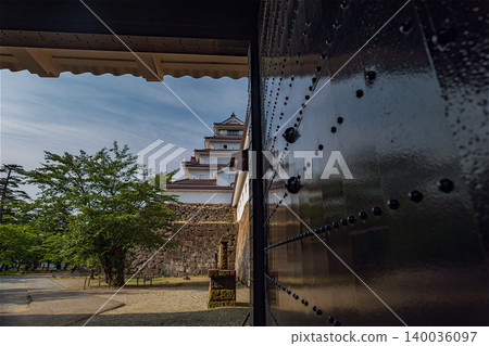View of the castle tower from the Iron Gate of Aizu-Wakamatsu Castle. View of the castle tower from the Iron Gate of Aizu-Wakamatsu Castle. 140036097