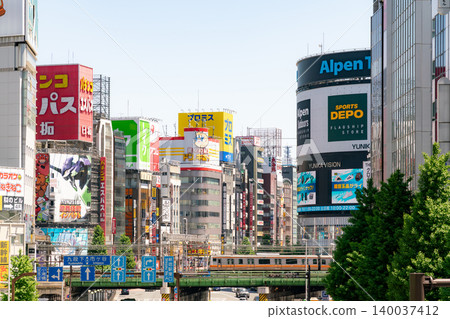 【東京】日本繁華的新宿區景象(2026年5月) 【東京】日本繁華的新宿區景象(2026年5月) 140037412