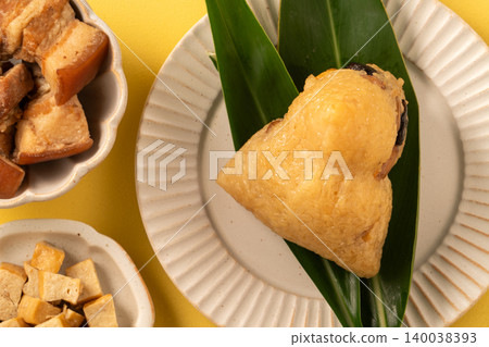 Zongzi (rice dumpling) Dragon Boat Festival Top view zongzi rice dumpling duanwu Taiwan チマキ 端午 Zongzi (rice dumpling) Dragon Boat Festival Top view zongzi rice dumpling duanwu Taiwan チマキ 端午 140038393