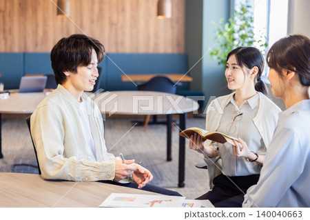 Business person meeting in coworking space 140040663