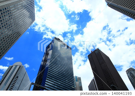 Buildings that shine in the blue sky 140041193