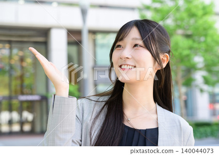 Japanese woman to guide Japanese woman to guide 140044073