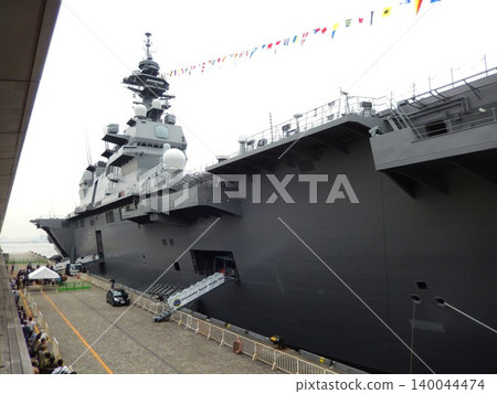 Destroyer Izumo before the viewing ceremony Destroyer Izumo before the viewing ceremony 140044474