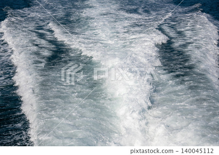 Wake, wake, trail, wake Wake, wake, trail, wake 140045112