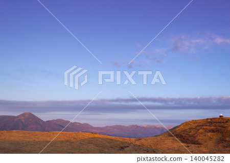 A distant view of Mount Tateshina and the Yatsugatake mountain range bathed in crimson light, seen from the Kirigamine Plateau at dusk. A distant view of Mount Tateshina and the Yatsugatake mountain range bathed in crimson light, seen from the Kirigamine Plateau at dusk. 140045282