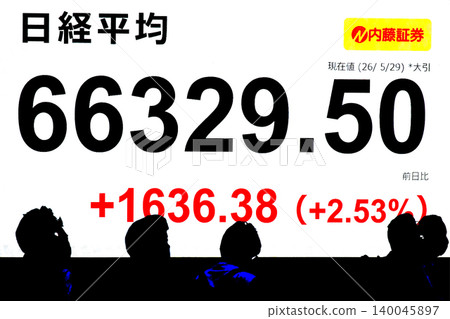 東京都市景觀的日本股價創下歷史新高，達到 66,000 日圓，29 日收在 66,329.50 日圓。 140045897