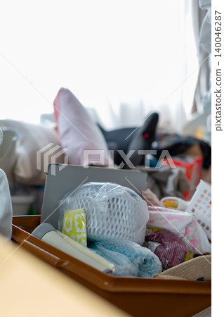 Decluttering, changing clothes for the season, organizing, bedding Decluttering, changing clothes for the season, organizing, bedding 140046287