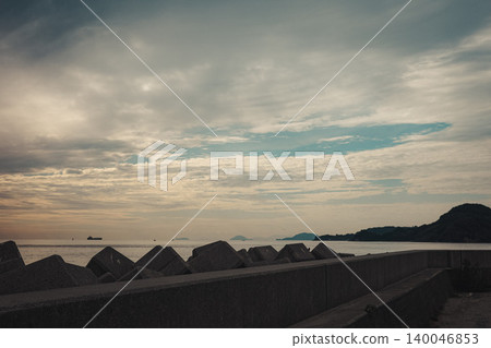 A sea stained in a morning glow A sea stained in a morning glow 140046853