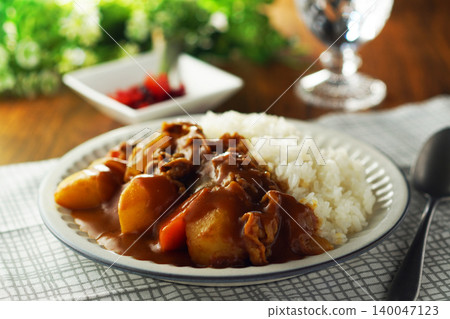 牛肉咖哩配大塊蔬菜 牛肉咖哩配大塊蔬菜 140047123