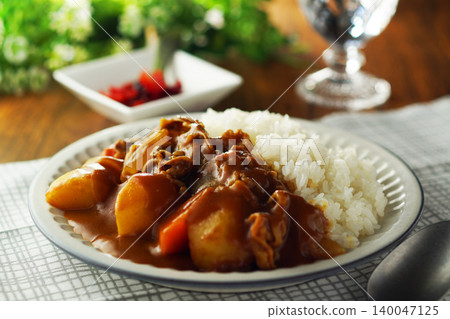 Beef curry with chunky vegetables 140047125