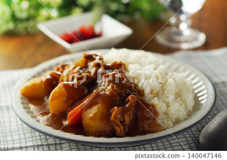 牛肉咖哩配大塊蔬菜 140047146