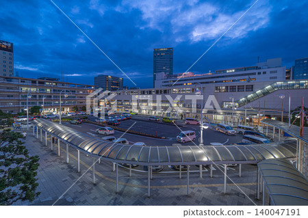 Evening view of the rotary in front of Shizuoka Station's South Exit and the station building [Minami-cho, Suruga-ku, Shizuoka City, Shizuoka Prefecture] 140047191
