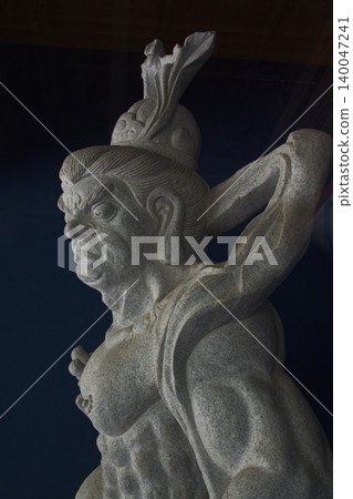 仁王像(金剛力士像)是佛教廟宇大門處供奉的守護神像。 「吽形」(閉嘴形)就是其中一種。 仁王像(金剛力士像)是佛教廟宇大門處供奉的守護神像。 「吽形」(閉嘴形)就是其中一種。 140047241