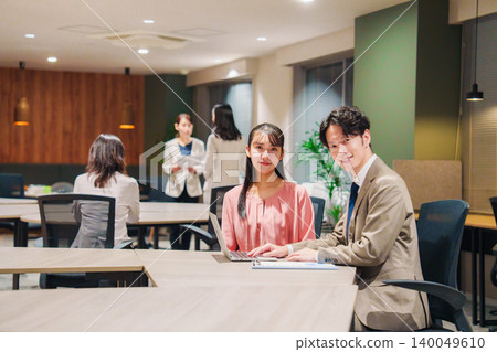 Employees having 1-on-1 meetings in the office Employees having 1-on-1 meetings in the office 140049610