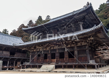 The majestic presence of the Great Lecture Hall at Shoshazan Engyo-ji Temple and the beauty of its wooden architecture from the Muromachi period (Himeji City, Hyogo Prefecture) The majestic presence of the Great Lecture Hall at Shoshazan Engyo-ji Temple and the beauty of its wooden architecture from the Muromachi period (Himeji City, Hyogo Prefecture) 140049631