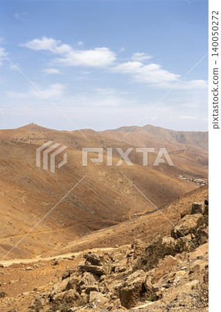 Wide view of Lanzarote desert landscape with volcanic hills and stark island beauty 140050272