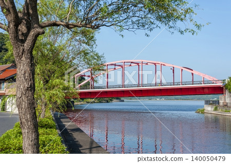 深浦大橋橫跨新鴨川河口附近,通往中海湖的濱水風光(鳥取縣米子市) 深浦大橋橫跨新鴨川河口附近,通往中海湖的濱水風光(鳥取縣米子市) 140050479