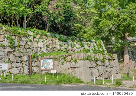 Historic stone walls and an information board remaining at the site of the second bailey's main gate of Yonago Castle (Yonago City, Tottori Prefecture) Historic stone walls and an information board remaining at the site of the second bailey's main gate of Yonago Castle (Yonago City, Tottori Prefecture) 140050480