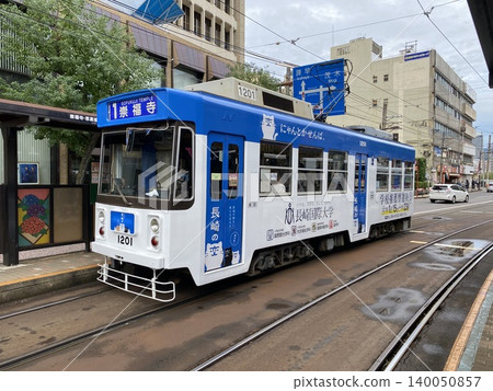 長崎市的電車與城市景觀:以長崎有軌電車為特色的街景 長崎市的電車與城市景觀:以長崎有軌電車為特色的街景 140050857
