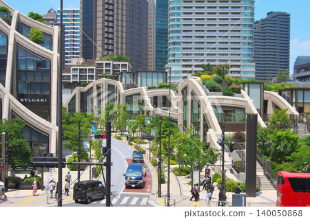 Azabudai Hills in Spring: Urban Landscape (May 2026) Azabudai Hills in Spring: Urban Landscape (May 2026) 140050868