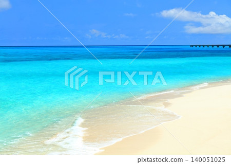 [Okinawa Prefecture] 17END Beach on Shimoji Island (Miyako Island) under a clear blue sky 140051025