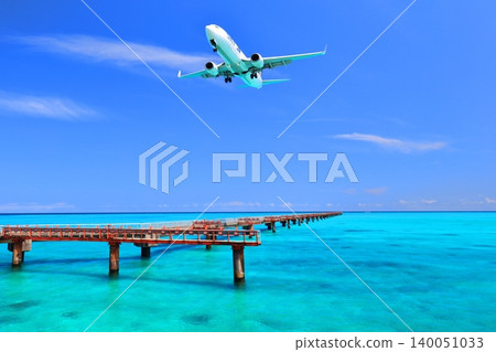 [Okinawa Prefecture] Landing scene at 17END on Shimoji Island (Miyako Island) 140051033