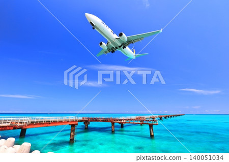 [Okinawa Prefecture] Landing scene at 17END on Shimoji Island (Miyako Island) 140051034