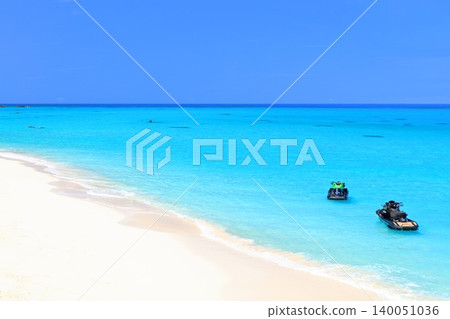 [Okinawa Prefecture] 17END Beach on Shimoji Island and jet skiing under a clear sky (Miyako Island) 140051036