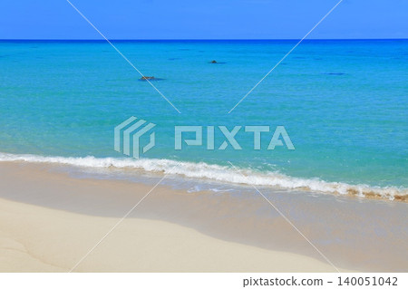 [Okinawa Prefecture] 17END Beach on Shimoji Island (Miyako Island) under a clear blue sky 140051042