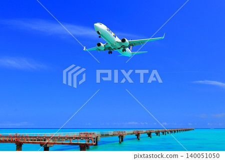 [Okinawa Prefecture] Landing scene at 17END on Shimoji Island (Miyako Island) 140051050