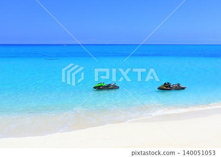 [Okinawa Prefecture] 17END Beach on Shimoji Island and jet skiing under a clear sky (Miyako Island) 140051053