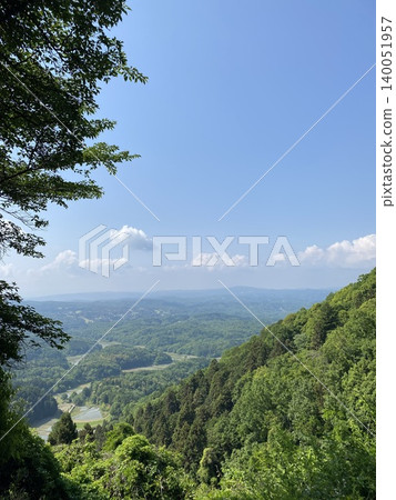 高原景觀,青山環繞,天空湛藍。 高原景觀,青山環繞,天空湛藍。 140051957