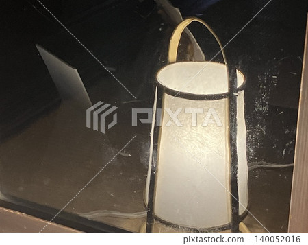 The electric light reflected in the glass of the former Someya family residence in Toride-juku 140052016