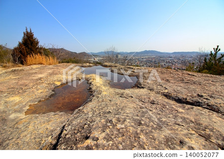 岩石地形和陽光明媚的景色 岩石地形和陽光明媚的景色 140052077
